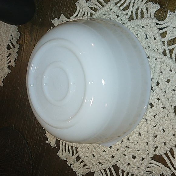 Vintage GE General Electric Milk Glass Mixing Bowl - Picture 5 of 7